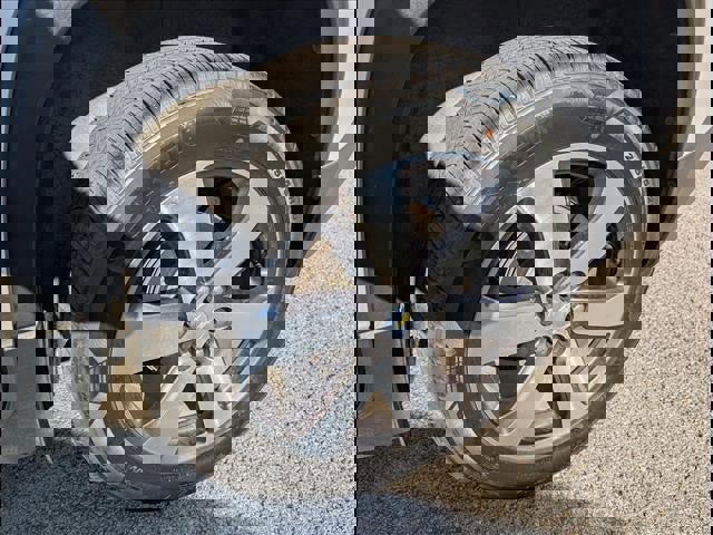 Used 2020 Chevrolet Traverse LT w/ LT Premium Package image 4