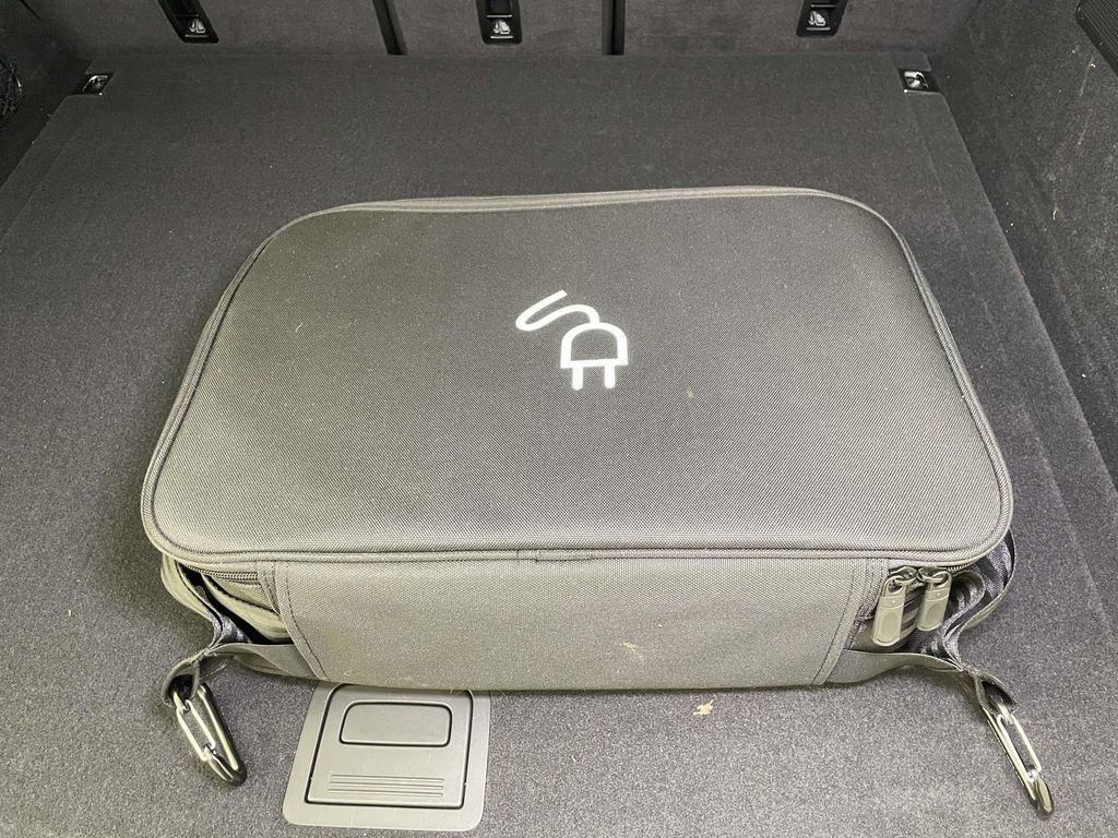 Used 2025 Porsche Cayenne S image 21