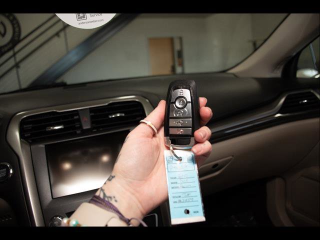 Used 2017 Ford Fusion SE w/ Fusion SE Technology Package image 15