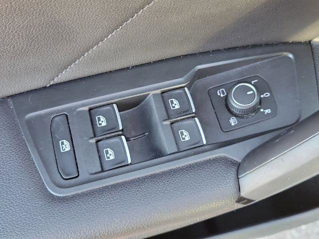 Used 2019 Volkswagen Tiguan SEL Premium image 24