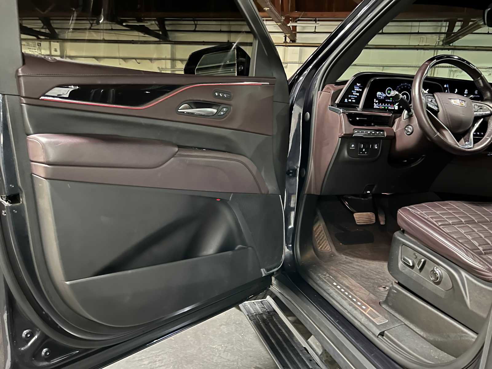 Used 2023 Cadillac Escalade Sport Platinum AWD/4WD image 21