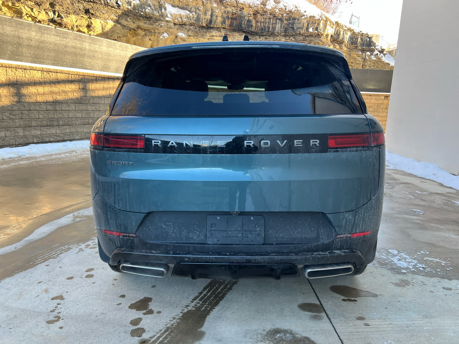 Used 2025 Land Rover Range Rover Sport SE AWD/4WD image 4