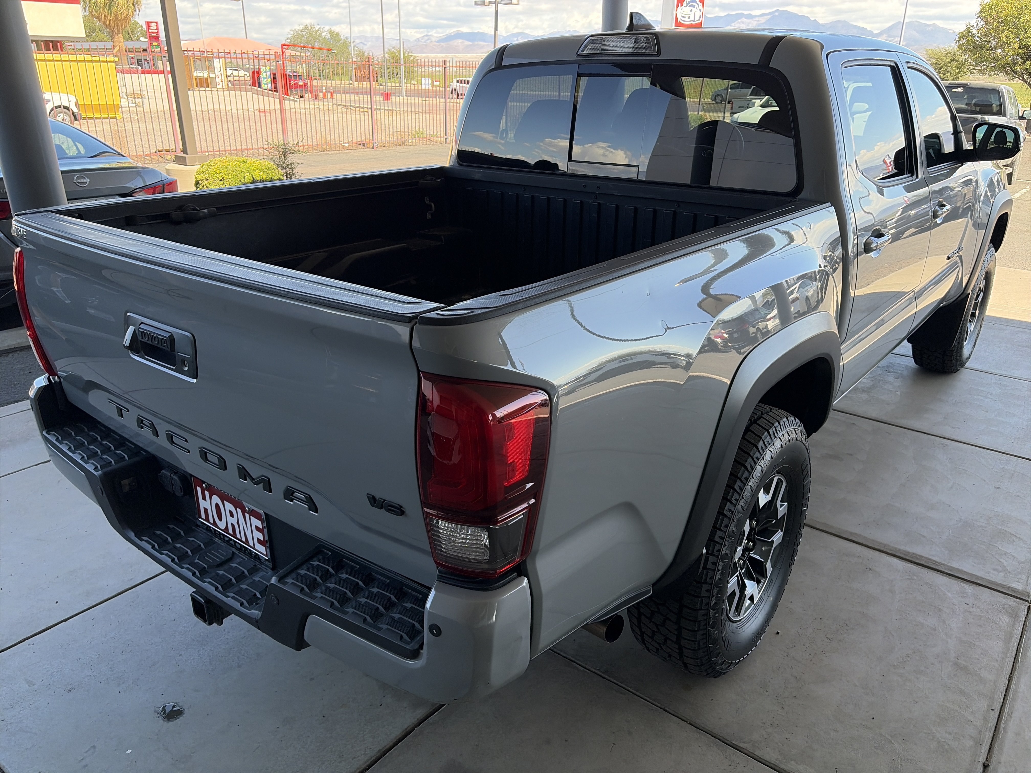 Used 2019 Toyota Tacoma TRD Off-Road w/ Technology Package AWD/4WD image 4