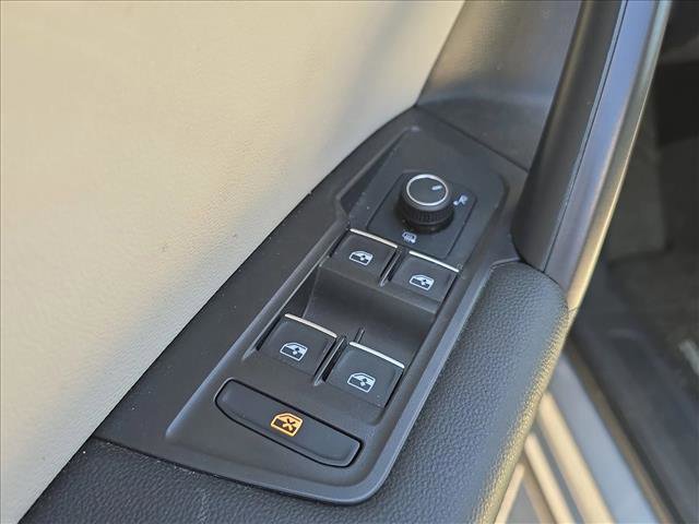 Used 2021 Volkswagen Tiguan SE image 6