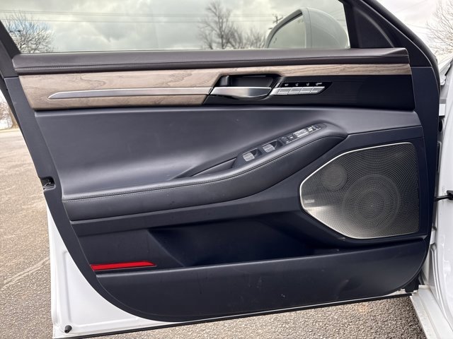 Used 2021 Genesis G90 3.3T Premium image 15