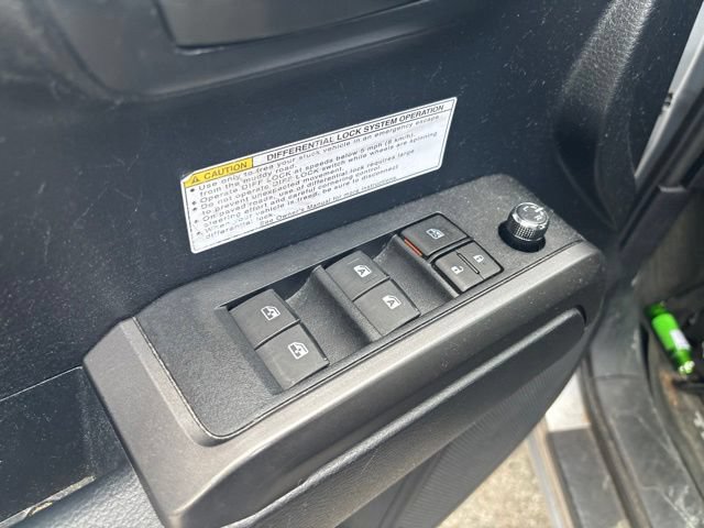 Used 2018 Toyota Tacoma TRD Off-Road w/ Technology Package AWD/4WD image 14