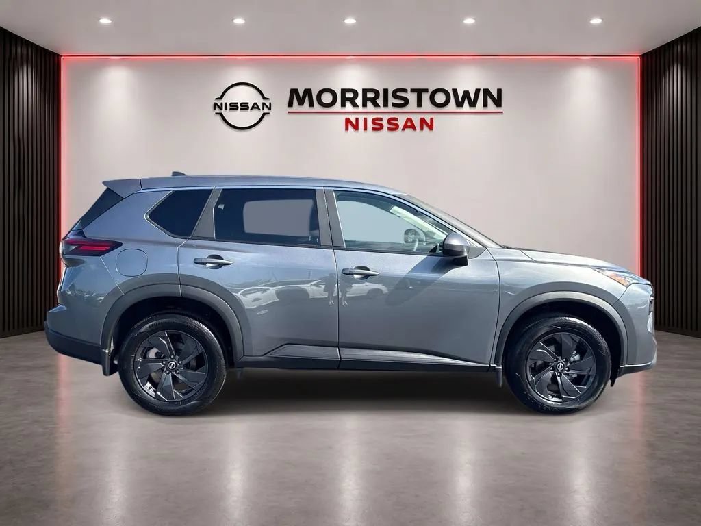 Used 2026 Nissan Rogue SV AWD/4WD image 2