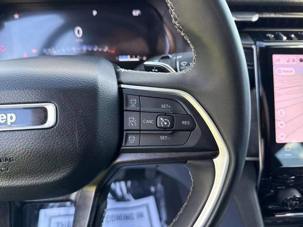 Used 2023 Jeep Grand Cherokee Limited AWD/4WD image 18