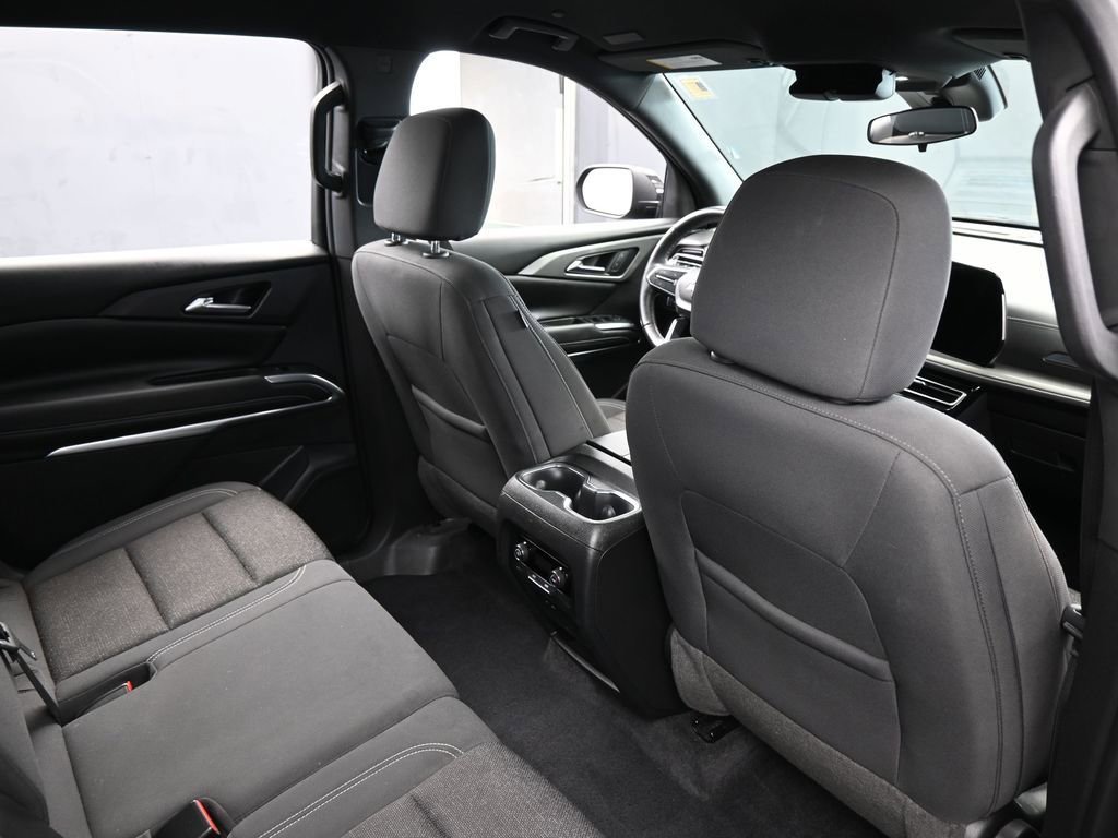 Used 2024 Chevrolet Traverse LS image 48