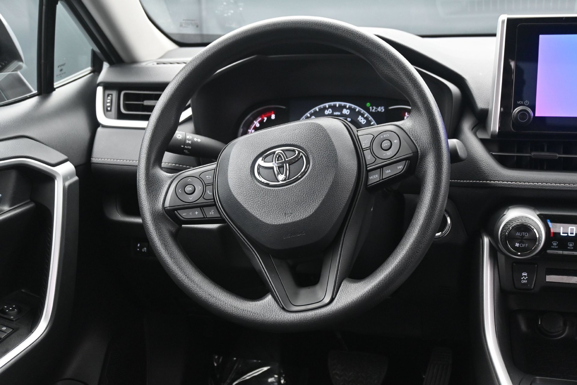 Used 2025 Toyota RAV4 XLE AWD/4WD image 18