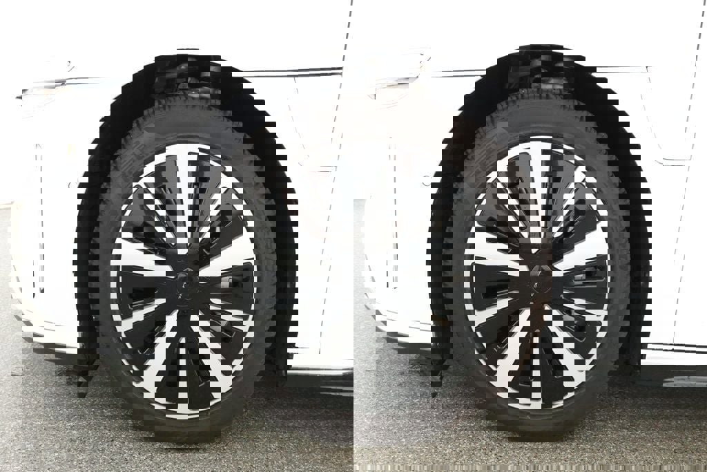 Used 2023 Lucid Air Touring image 7