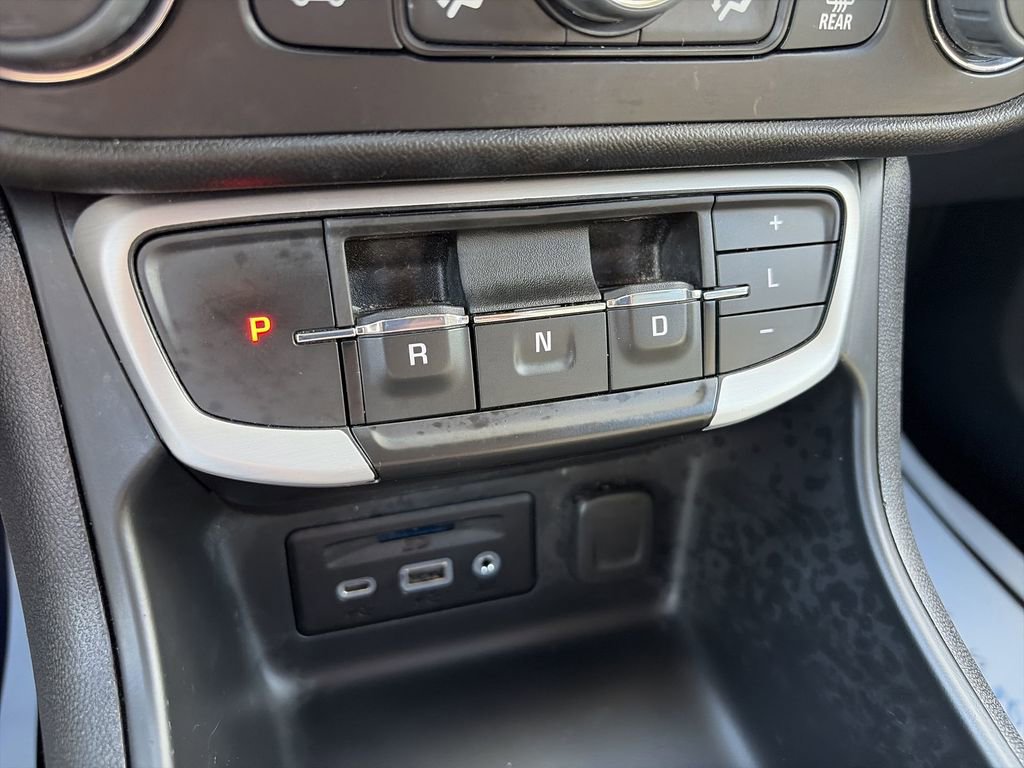 Used 2023 GMC Terrain SLT w/ Elevation Edition image 19