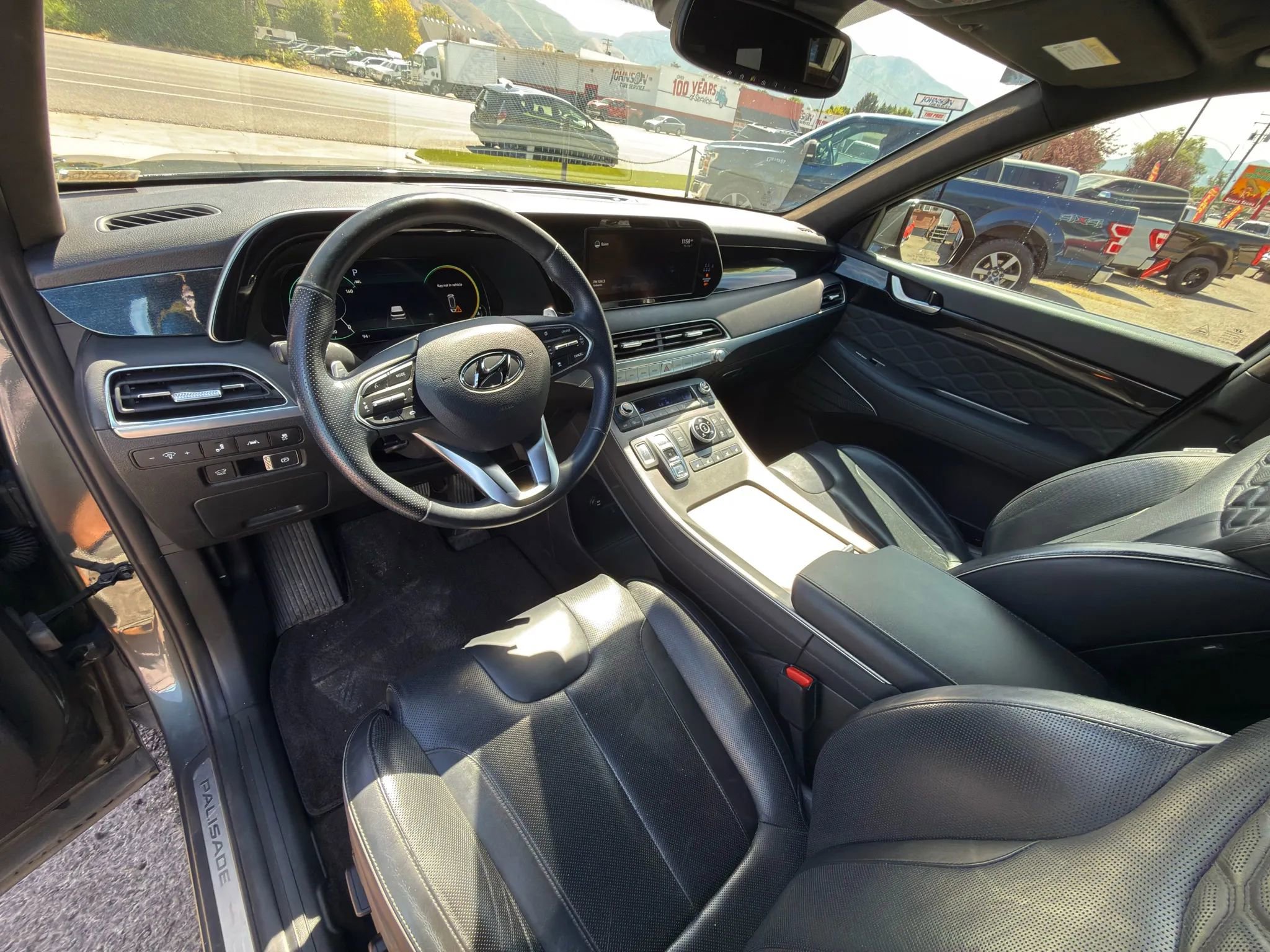 Used 2022 Hyundai Palisade Calligraphy image 36