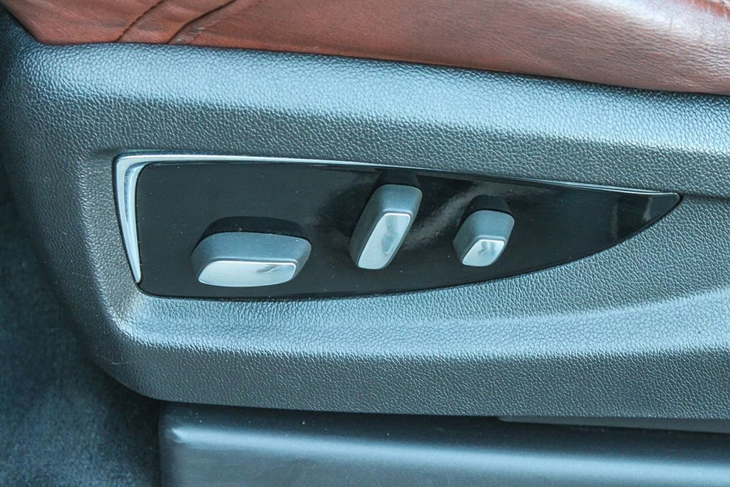 Used 2015 Cadillac Escalade Premium image 29