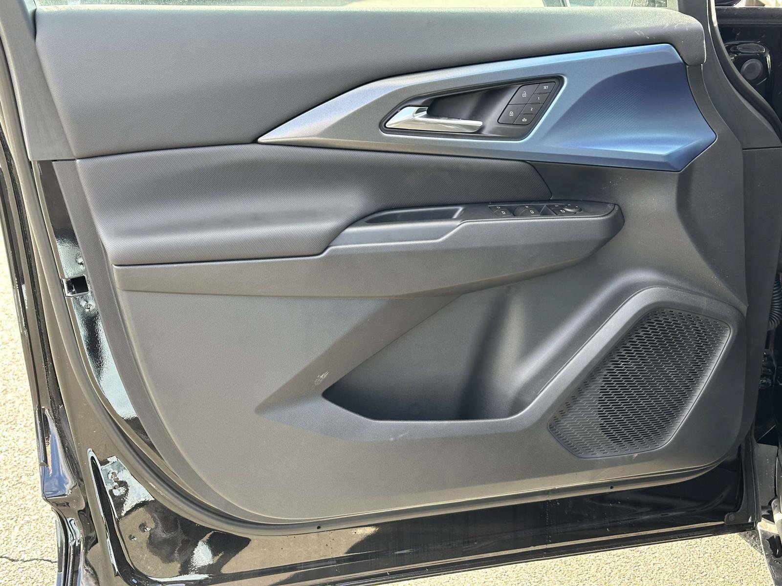 New 2026 Chevrolet Equinox EV LT w/ Convenience Package II FWD image 19