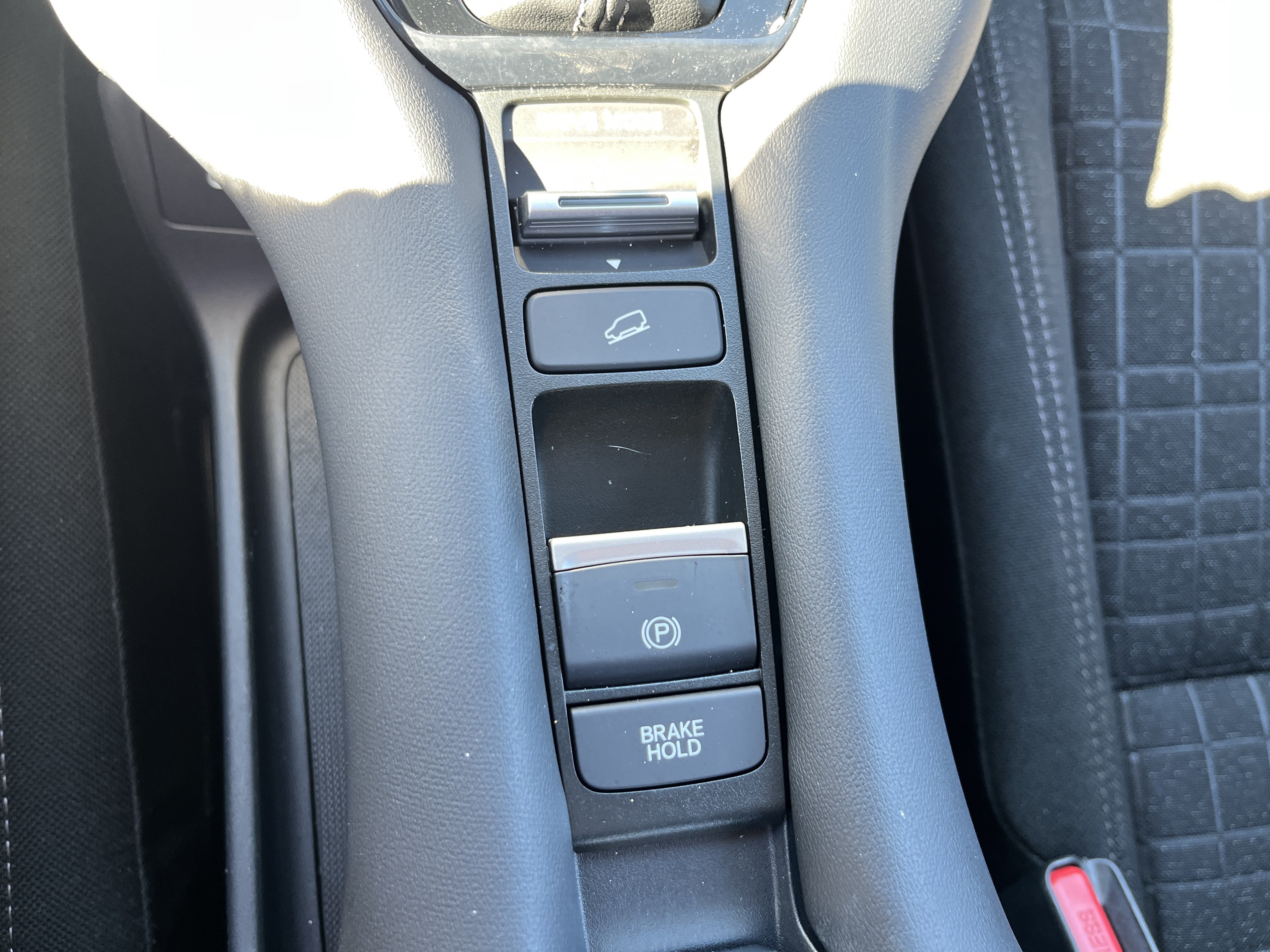 Certified 2025 Honda HR-V LX image 28