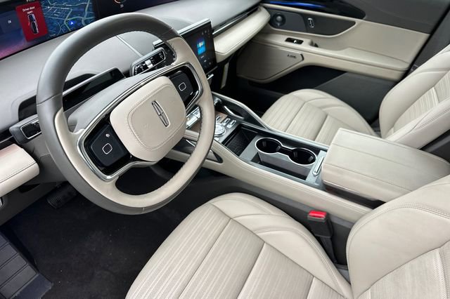 Used 2024 Lincoln Nautilus Reserve w/ Equipment Group 202A image 4