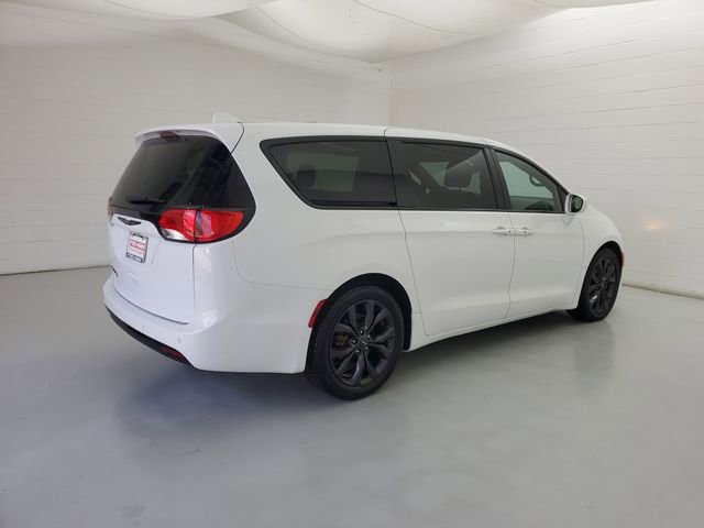 Used 2018 Chrysler Pacifica Touring Plus w/ S Appearance Package image 5