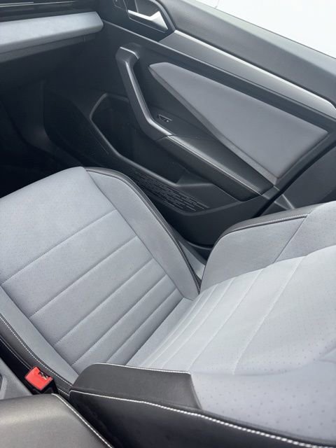 Used 2025 Volkswagen Jetta SE image 9