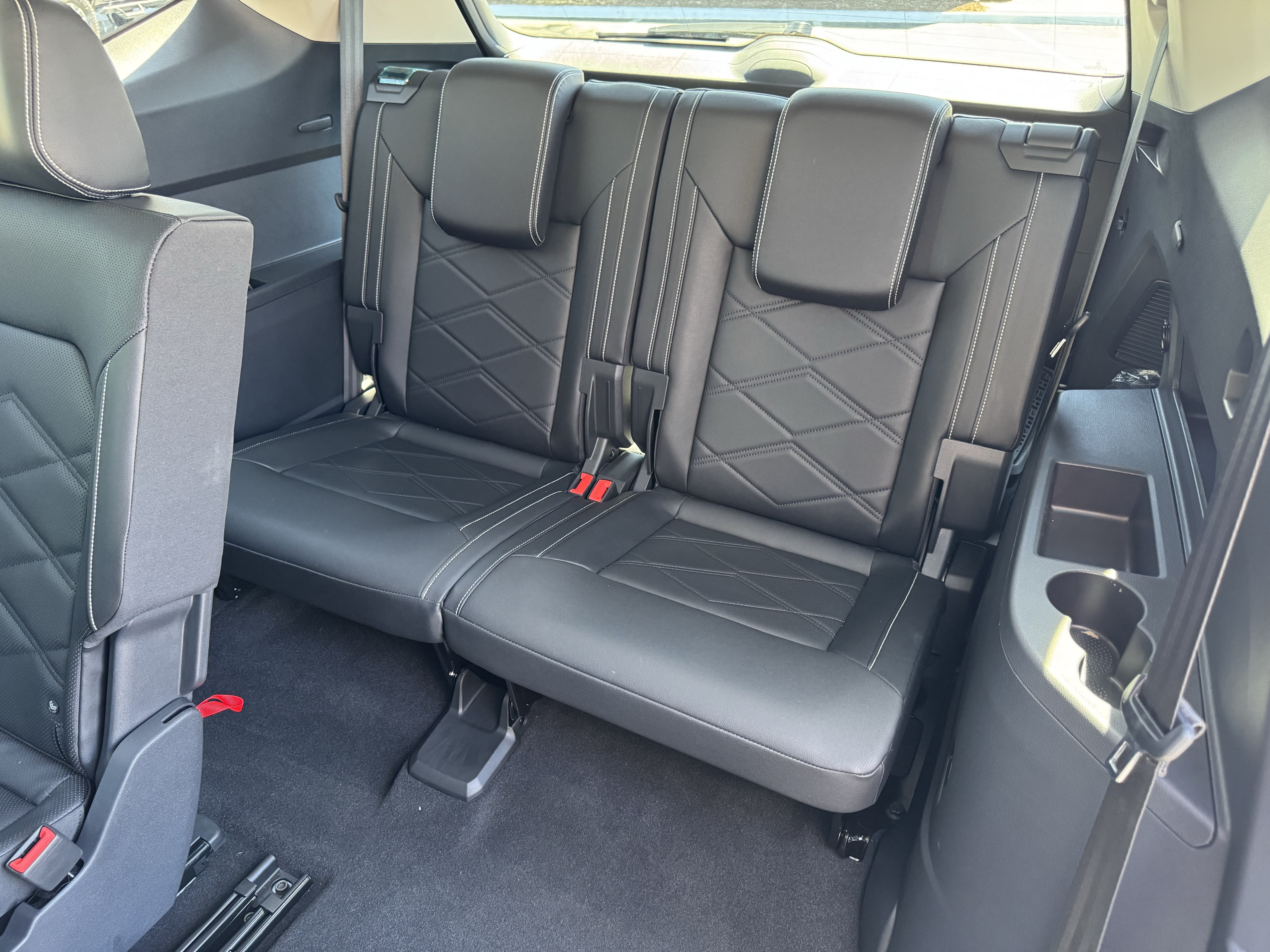 Used 2026 Volkswagen Atlas SE FWD image 32
