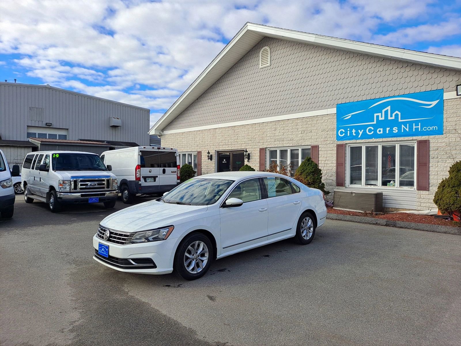 Used 2017 Volkswagen Passat 1.8T S image 1