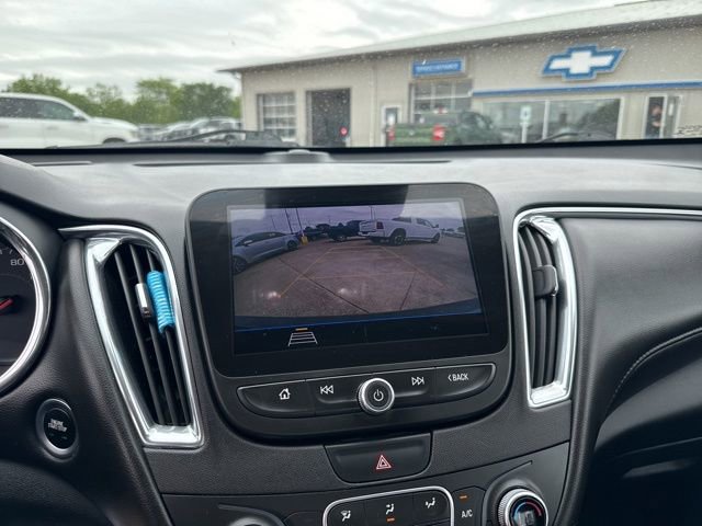 Used 2019 Chevrolet Malibu LT w/ Leather Package FWD image 19