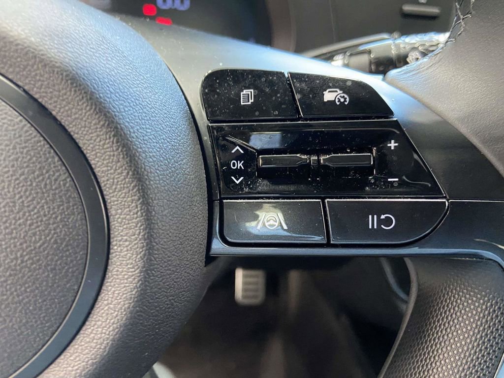 Certified 2025 Hyundai Elantra Sport image 19