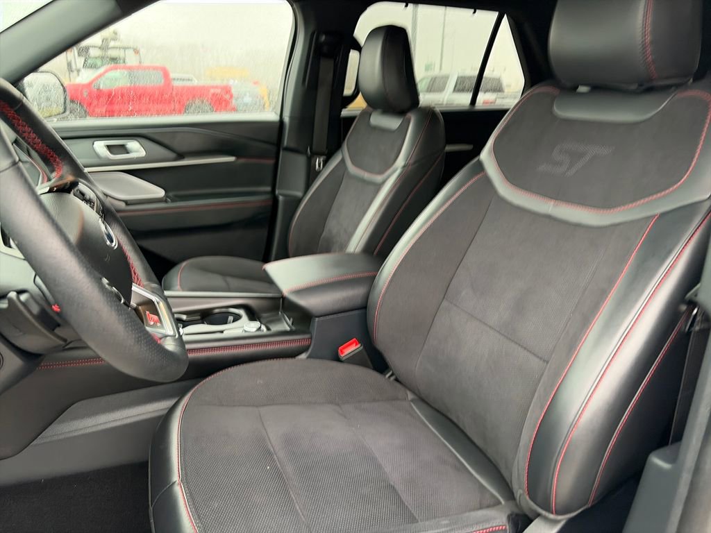 Used 2025 Ford Explorer ST image 19