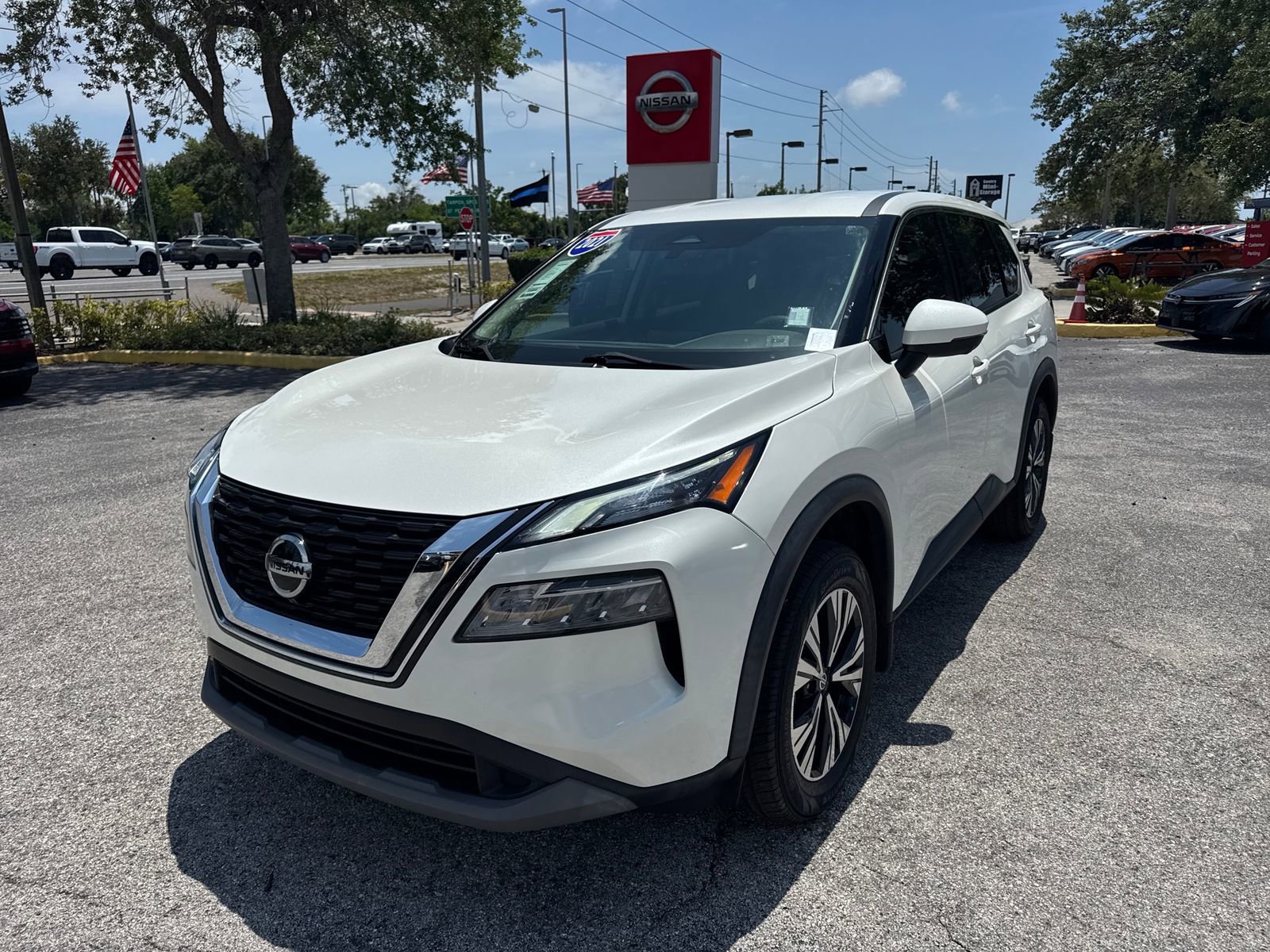 Used 2021 Nissan Rogue SV FWD image 3