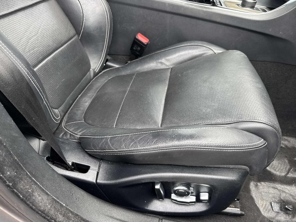 Used 2017 Jaguar XF S RWD image 14