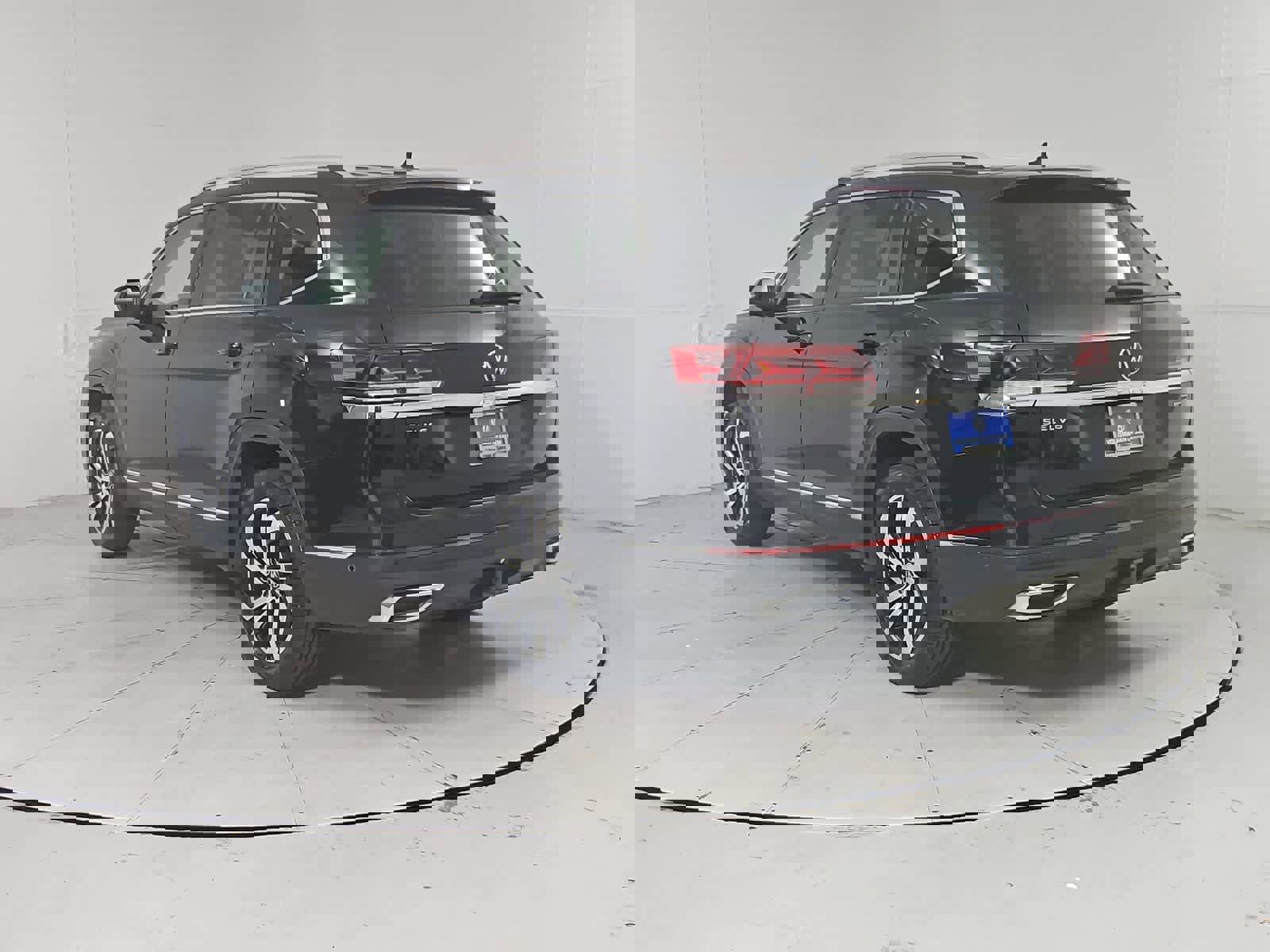 Used 2021 Volkswagen Atlas SEL Premium image 4