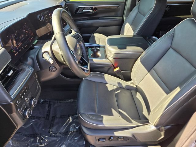 Used 2025 Chevrolet Suburban Premier AWD/4WD image 10