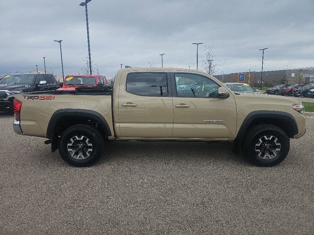 Used 2017 Toyota Tacoma TRD Off-Road w/ Tow Package (A/T) AWD/4WD image 6