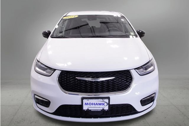 Used 2024 Chrysler Pacifica Touring-L FWD image 9