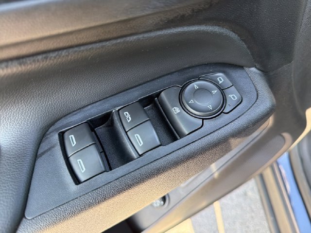 Used 2018 Chevrolet Equinox Premier FWD image 17