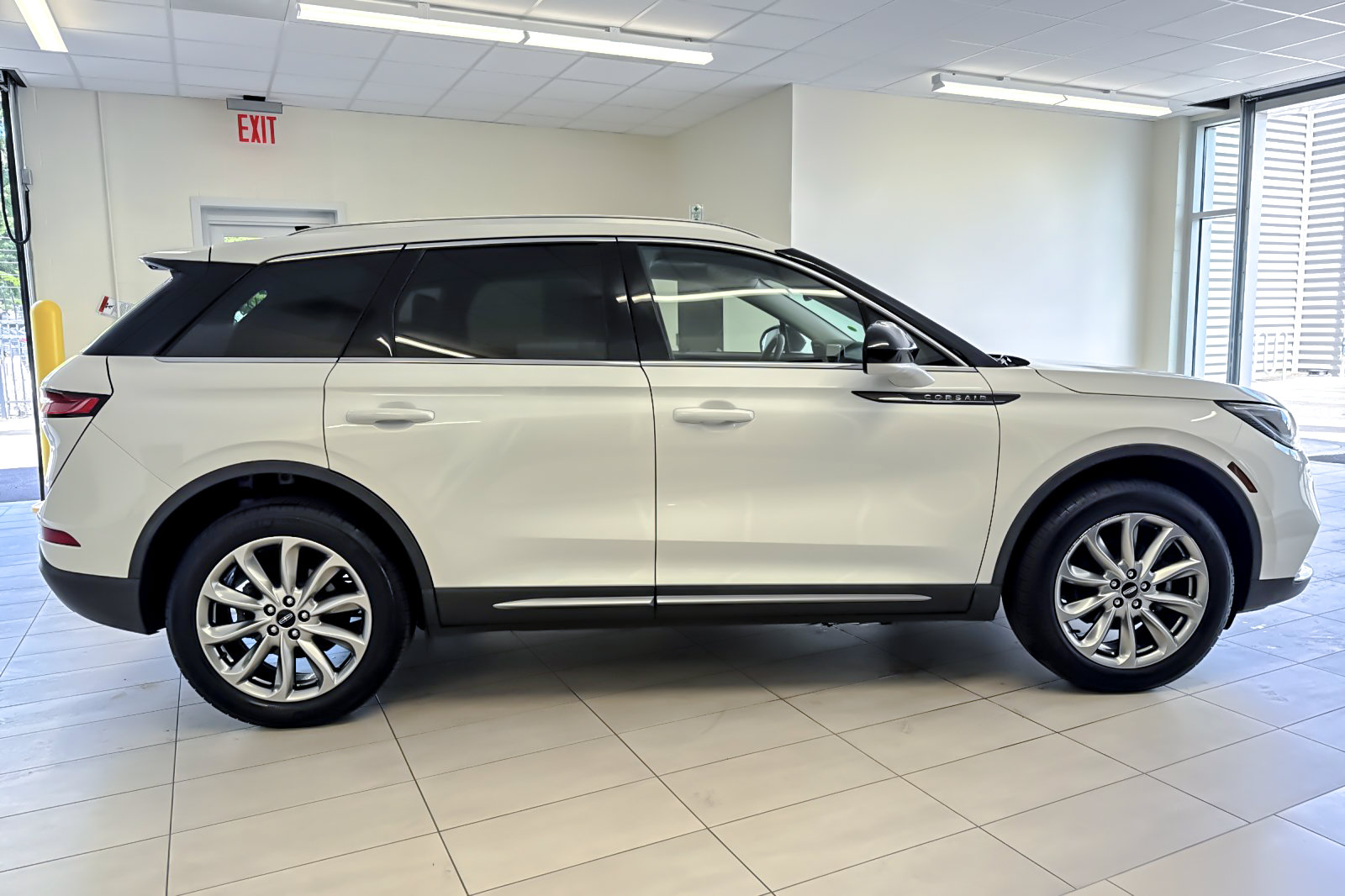 Certified 2022 Lincoln Corsair AWD w/ Premium Package image 3