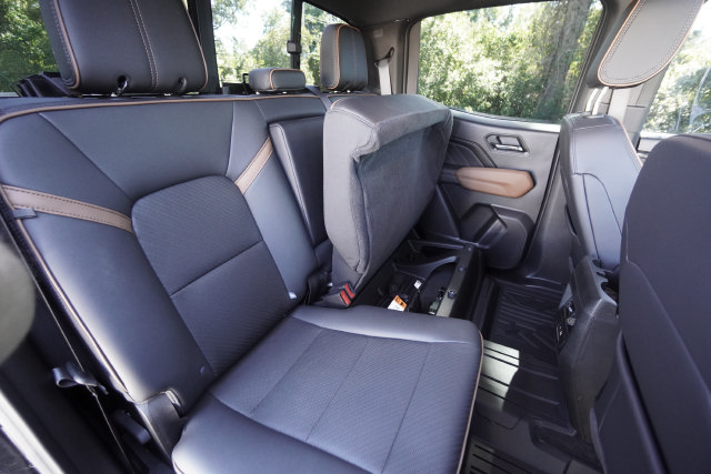Used 2026 GMC Canyon AT4 w/ Technology Plus Package AWD/4WD image 31