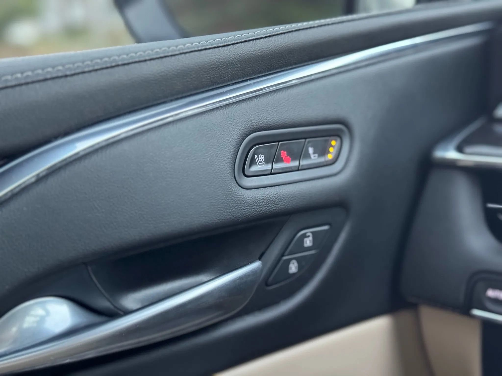 Used 2021 Cadillac Escalade ESV Premium Luxury image 35