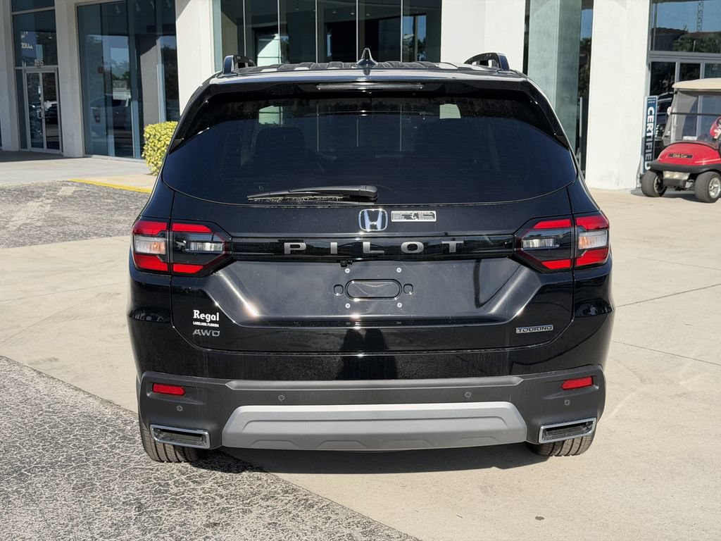 New 2025 Honda Pilot Touring image 5