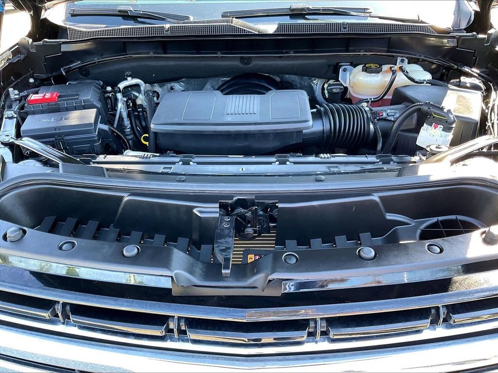 Used 2024 Chevrolet Suburban LT w/ LT Signature Package AWD/4WD image 31