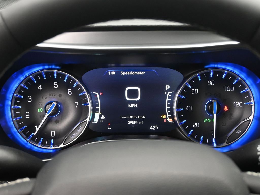 Used 2025 Chrysler Pacifica Limited FWD image 13