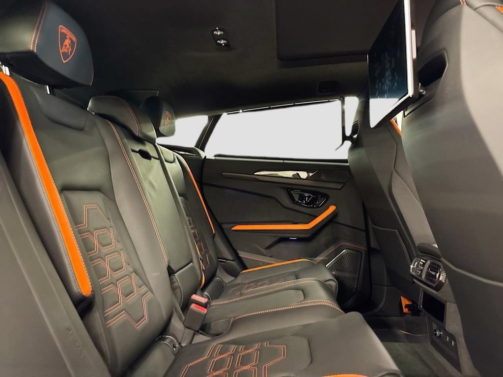 Used 2025 Lamborghini Urus SE AWD/4WD image 16
