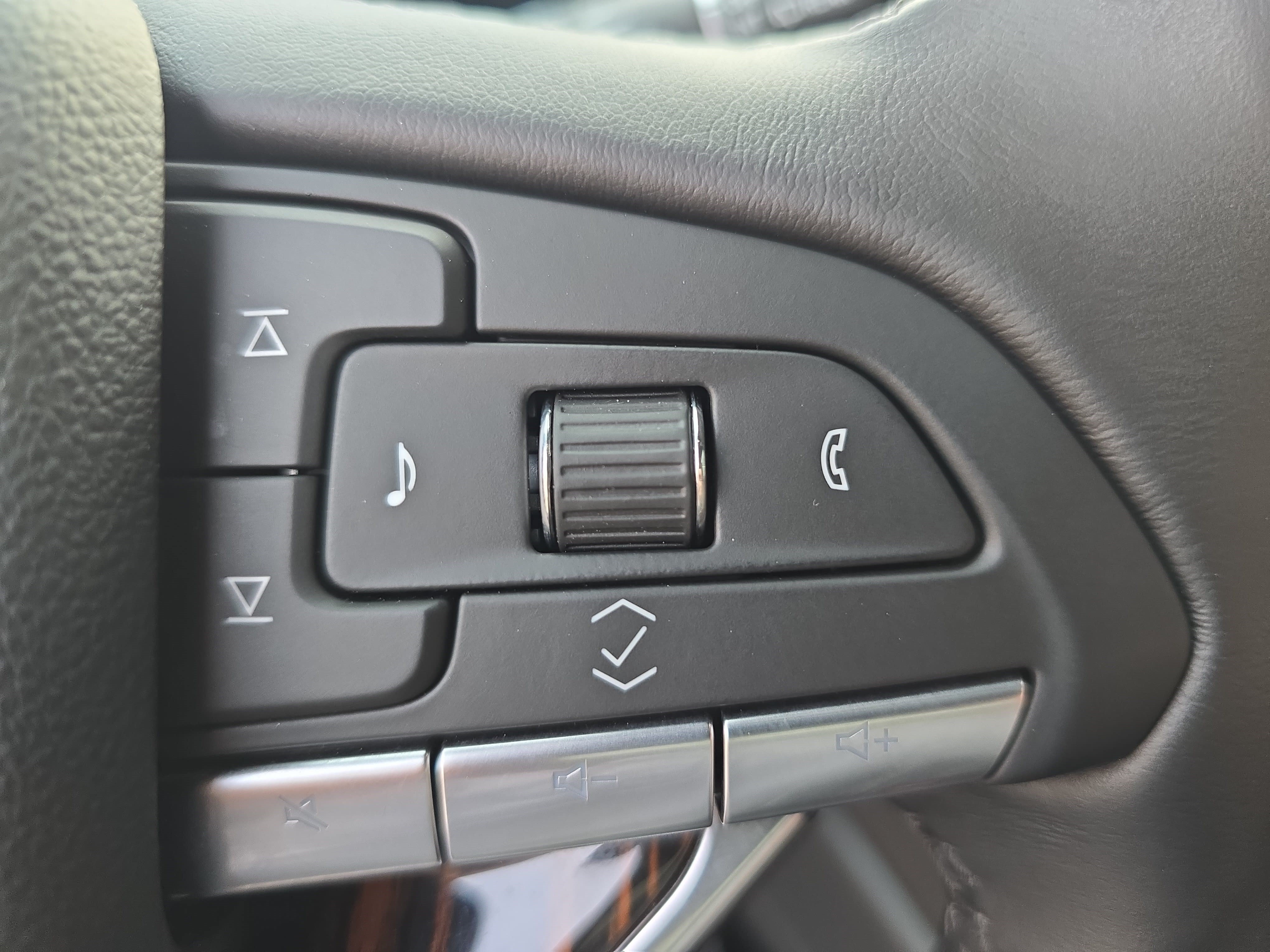 Certified 2024 Cadillac Escalade Premium Luxury w/ Performance Package AWD/4WD image 19