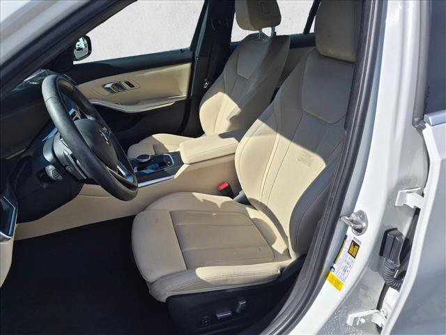 Used 2024 BMW 330i Sedan w/ Premium Package RWD image 17