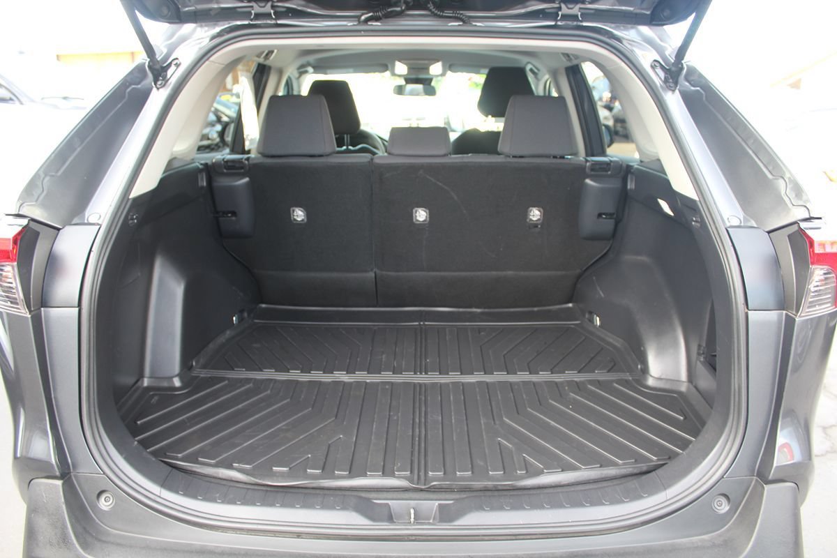 Used 2019 Toyota RAV4 LE w/ Carpet Mat Package FWD image 18