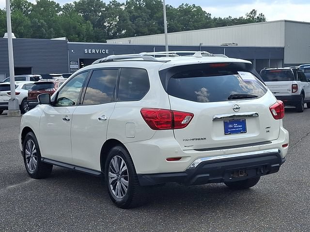 Used 2019 Nissan Pathfinder SL AWD/4WD image 4