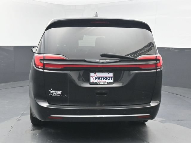 Used 2025 Chrysler Pacifica Select FWD image 12