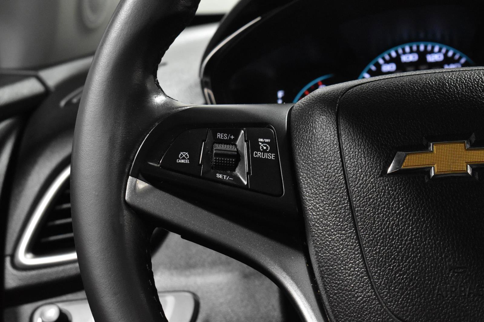 Used 2020 Chevrolet Trax LT w/ Sun & Sound Package image 8