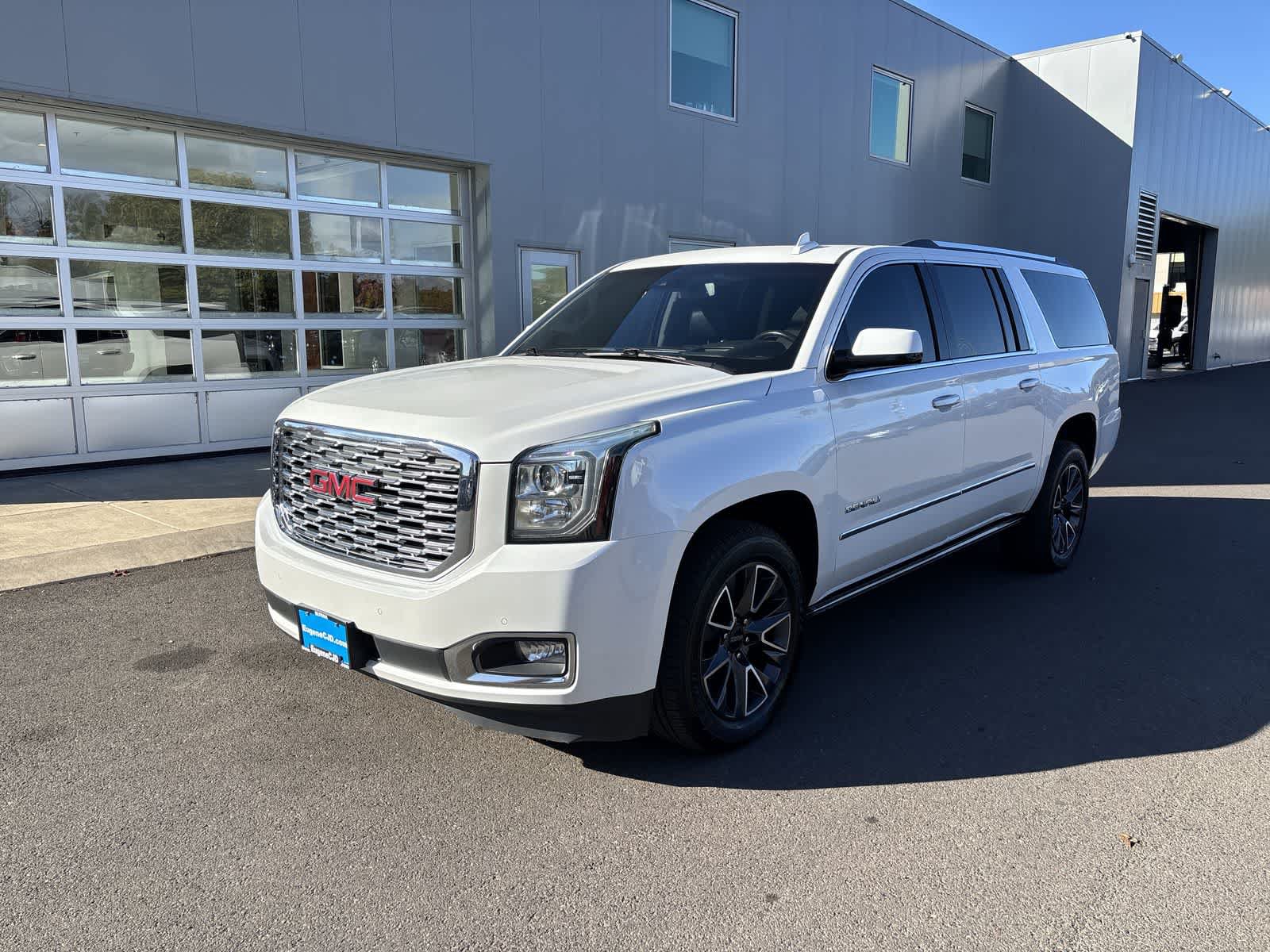 Used 2020 GMC Yukon XL Denali w/ Denali Premium Package AWD/4WD image 1
