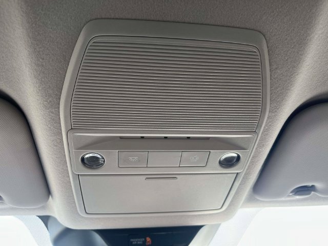 Used 2025 Nissan Kicks SR FWD image 34